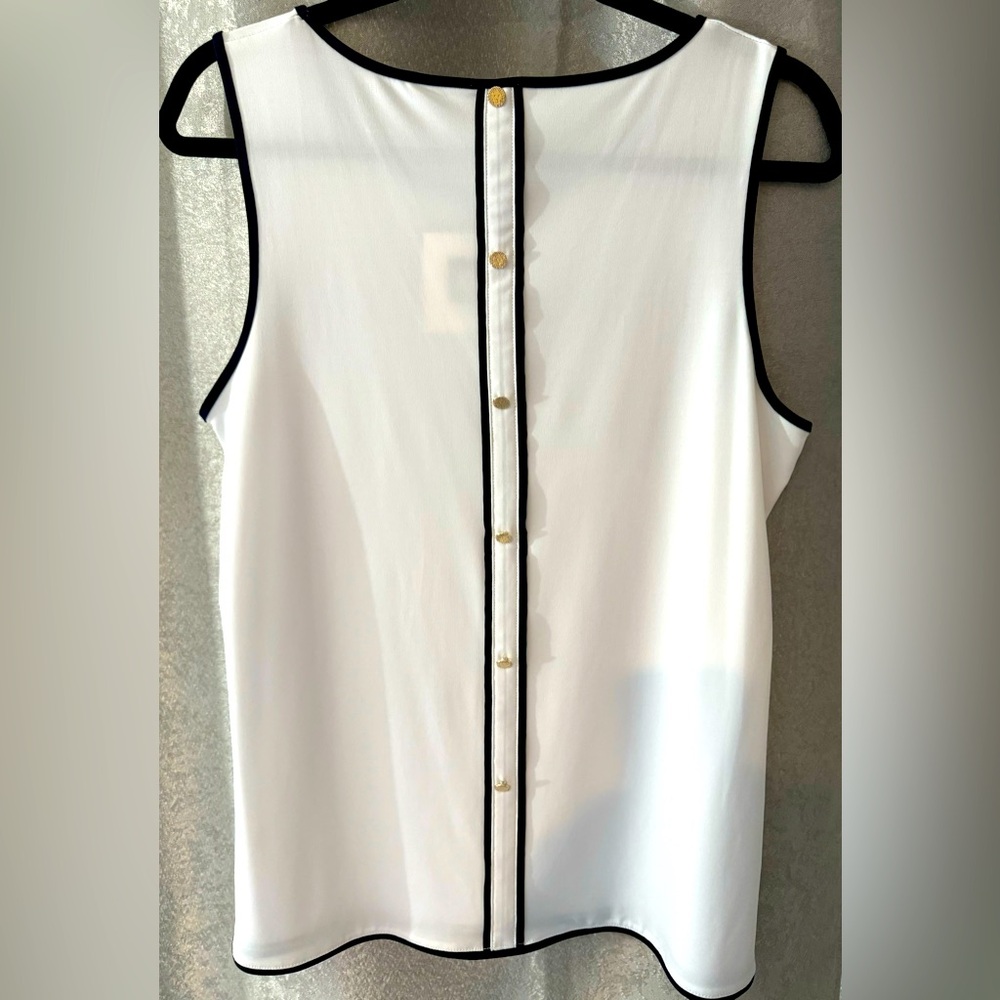Ann Klein White w/Navy Trim Sleeveless Blouse w/Gold Back Button Detail. Size M. - Picture 1 of 5